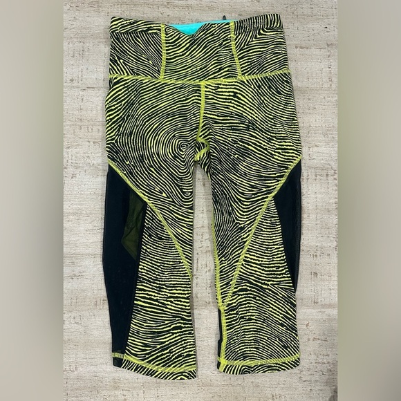 Lululemon 2016 Seawheeze Run With The Sun Crop 4 - Picture 1 of 5